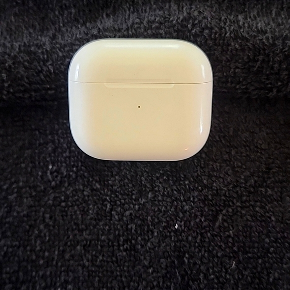 Apple White Earbud Headphones - Picture 1 of 6